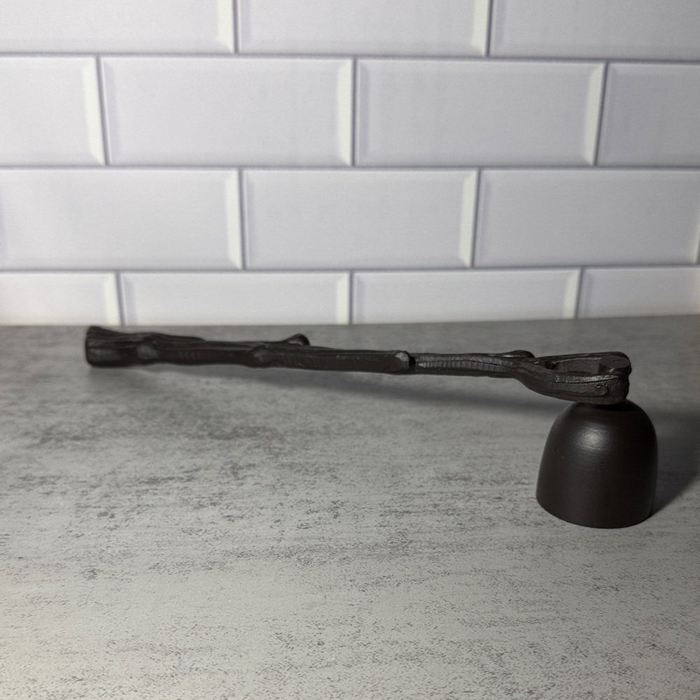 🚨 Elegant Black metal candle snuffer